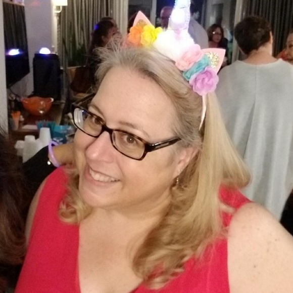 Meet your Posher, Jenn :-) - Picture 6 of 8